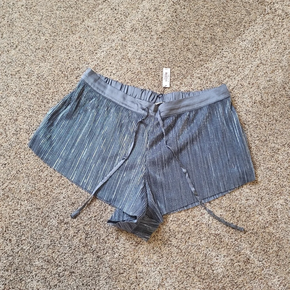 Victoria's Secret Shimmery Intimate Pajama Shorts Size M NWT